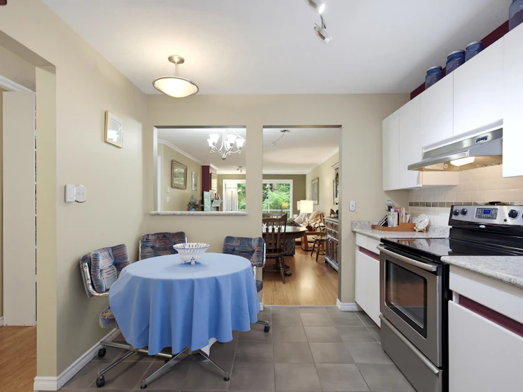 208-33280 E Bourquin Crescent, Abbotsford, BC, V2S 7K2 - 10