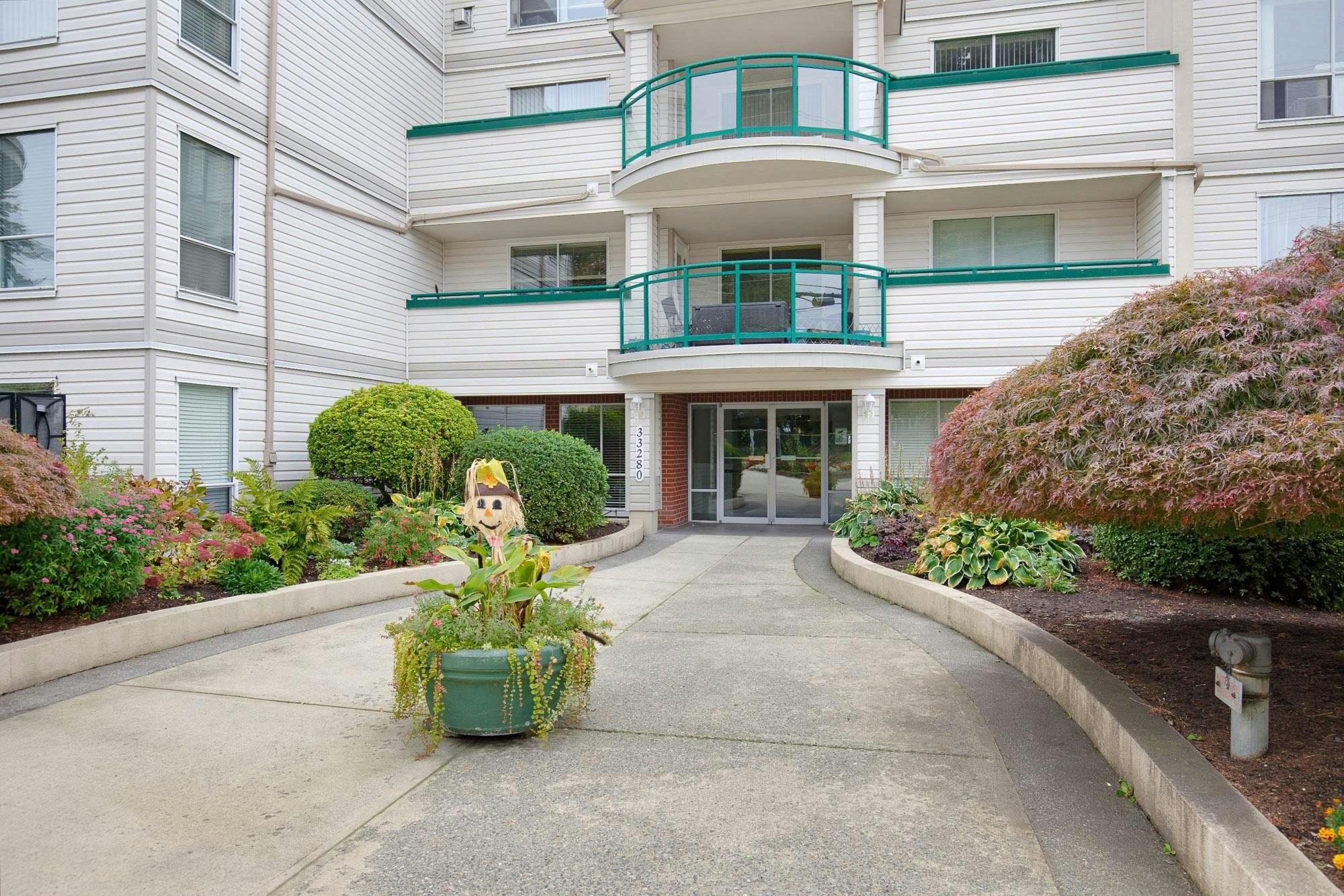 208-33280 E Bourquin Crescent - 3