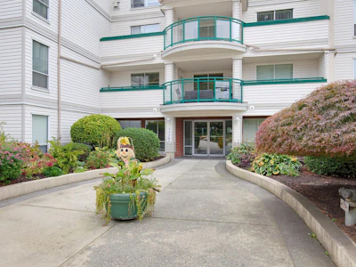 208-33280 E Bourquin Crescent - 3