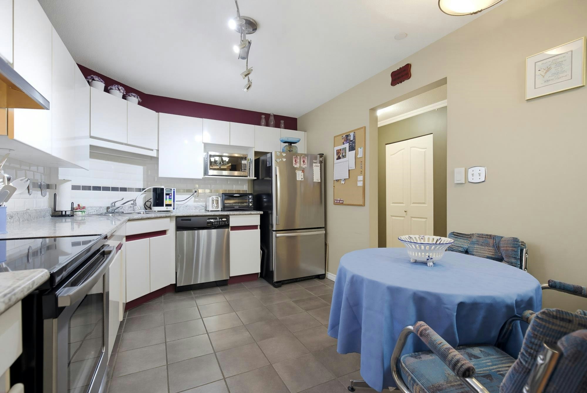 208-33280 E Bourquin Crescent, Abbotsford, BC, V2S 7K2 - 8
