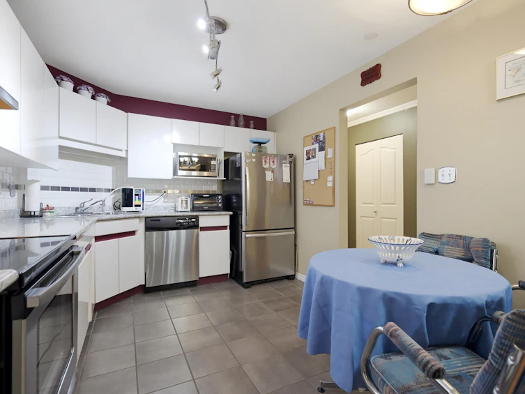 208-33280 E Bourquin Crescent, Abbotsford, BC, V2S 7K2 - 8