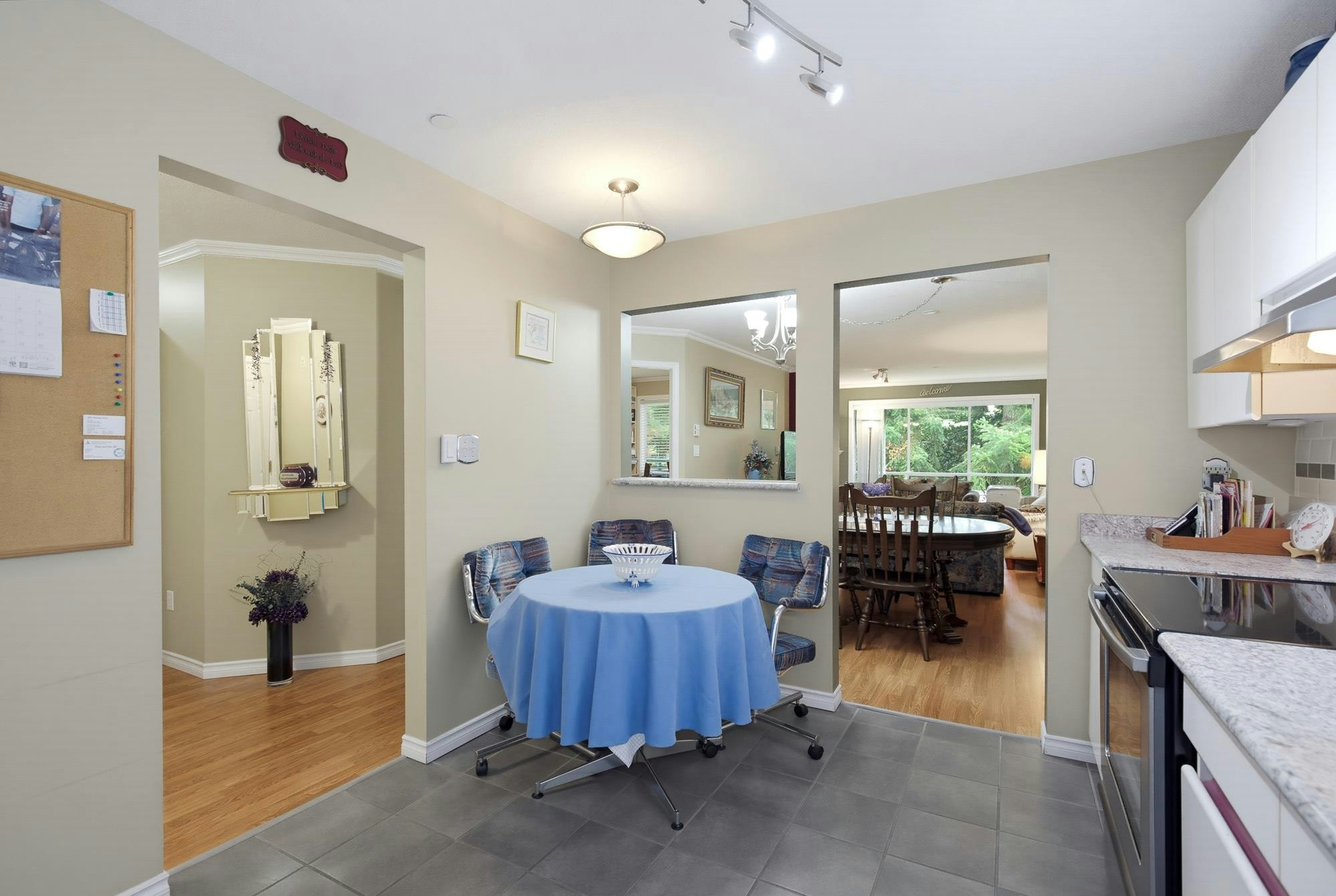 208-33280 E Bourquin Crescent, Abbotsford, BC, V2S 7K2 - 11