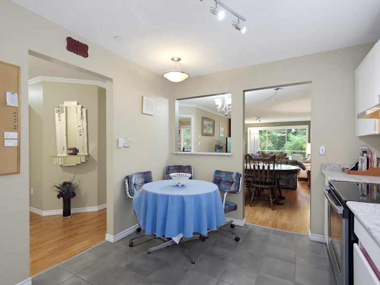 208-33280 E Bourquin Crescent, Abbotsford, BC, V2S 7K2 - 11