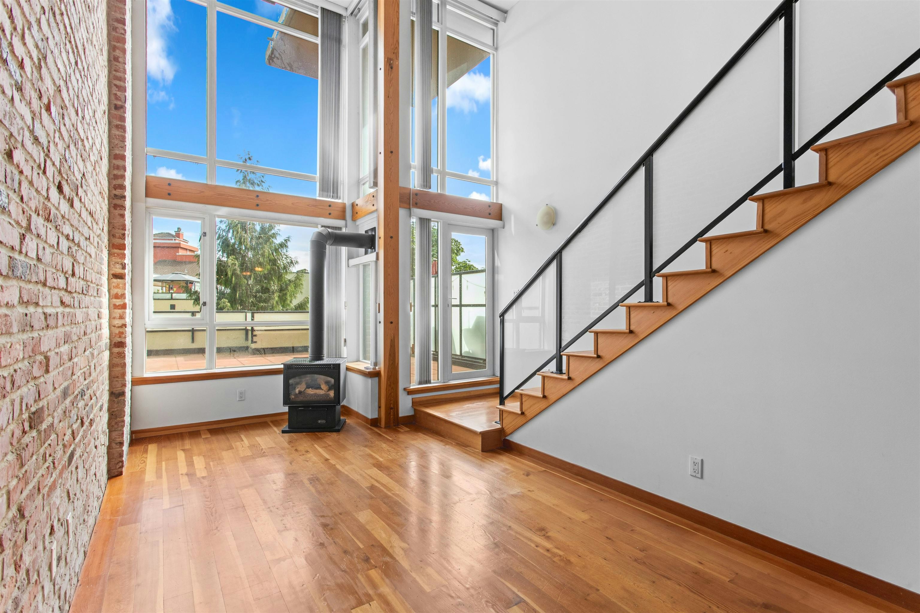 217-10 Renaissance Square, New Westminster, BC, V3M 7B1