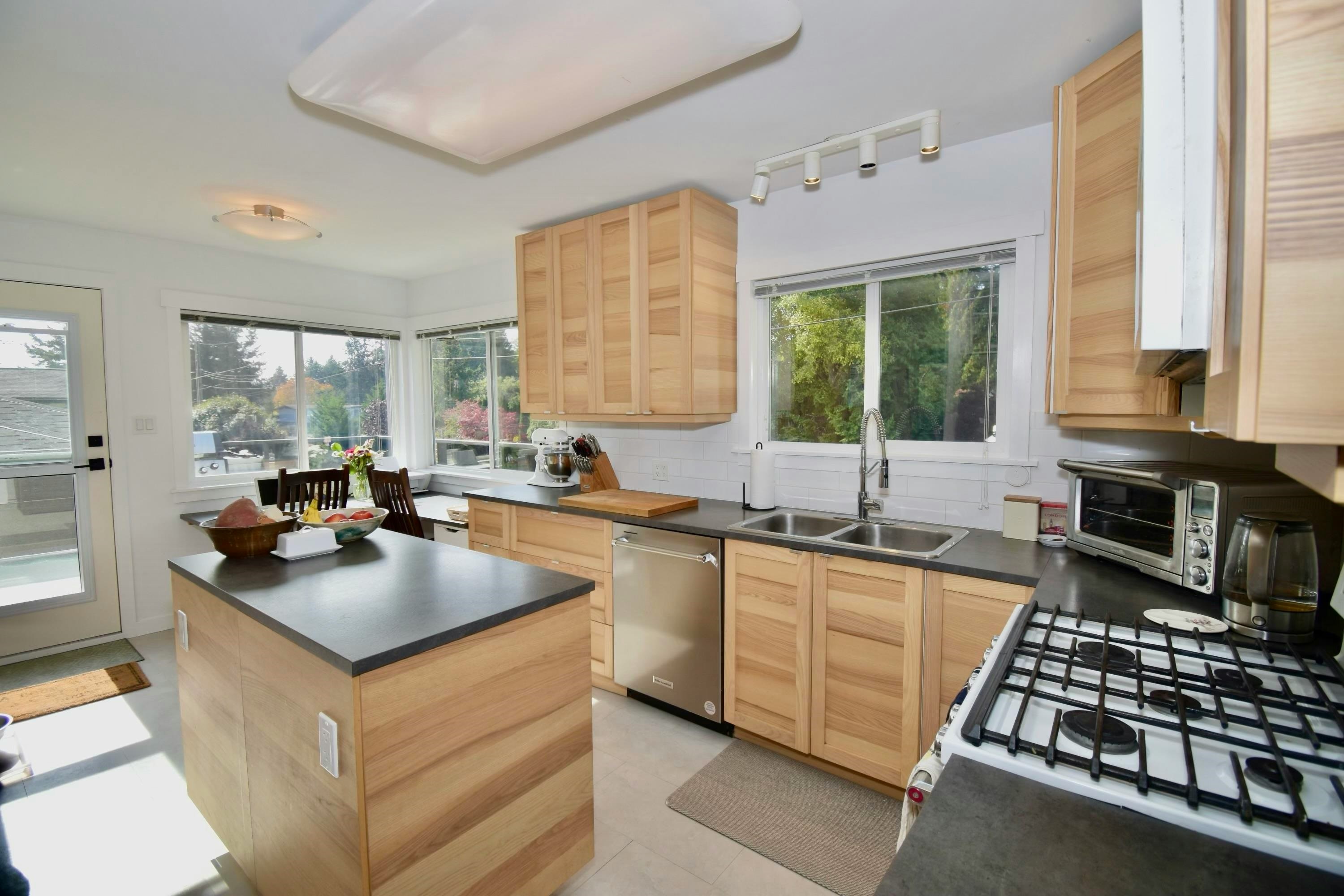 1822 Hall Road, Sechelt, BC, V7Z 0A9 - 11