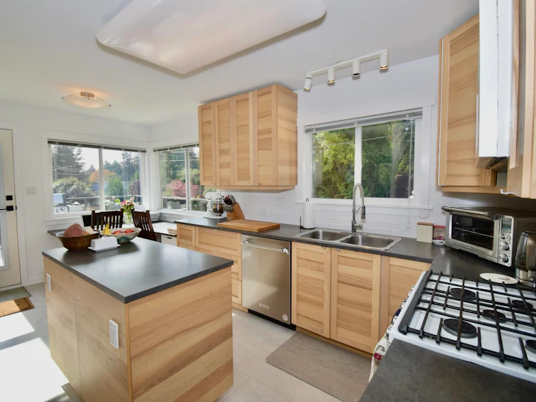 1822 Hall Road, Sechelt, BC, V7Z 0A9 - 11