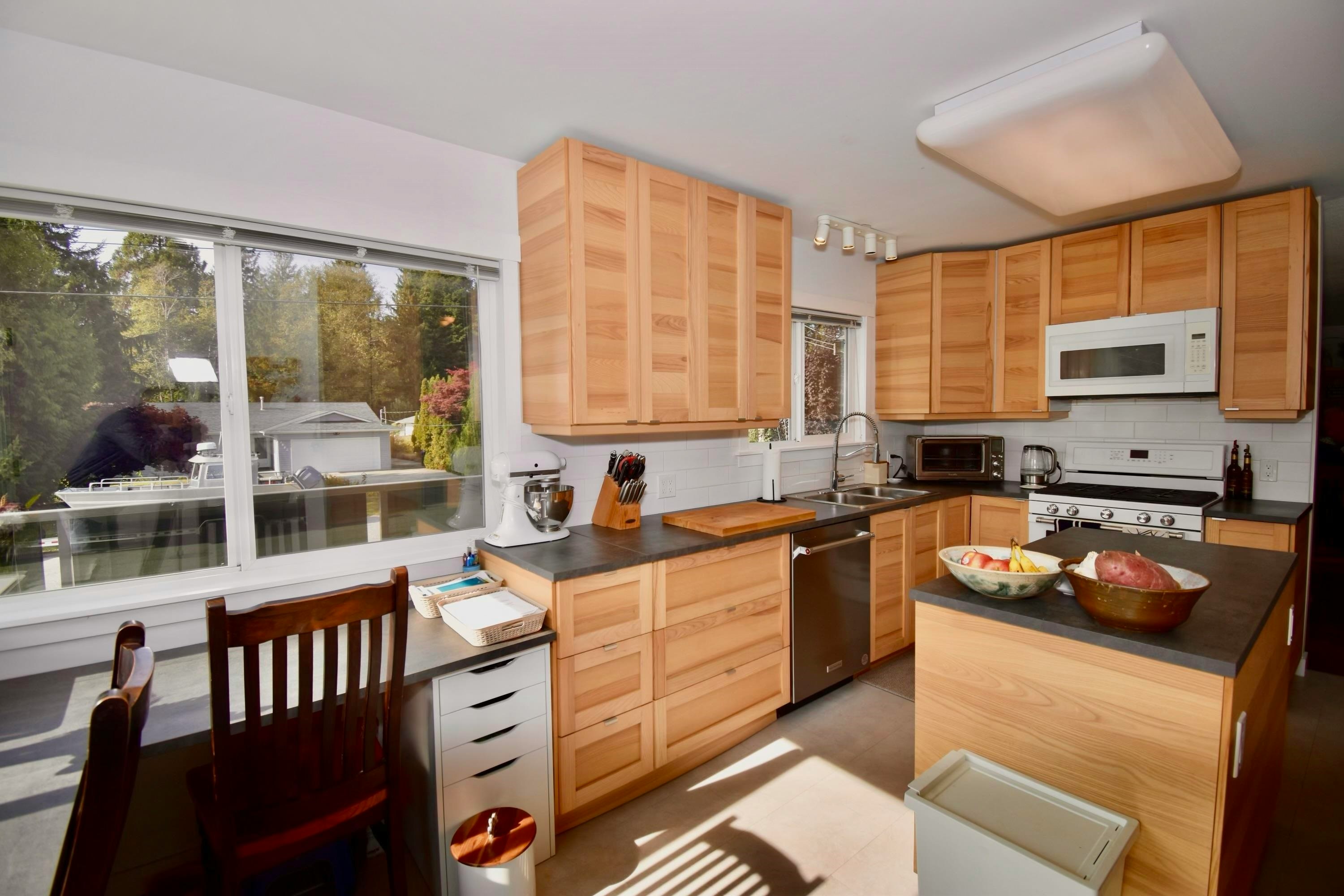 1822 Hall Road, Sechelt, BC, V7Z 0A9 - 13