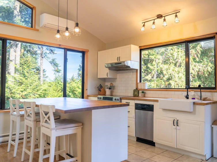 4318 Port Washington Road, Pender Island, BC, V0N 2M1 - 4