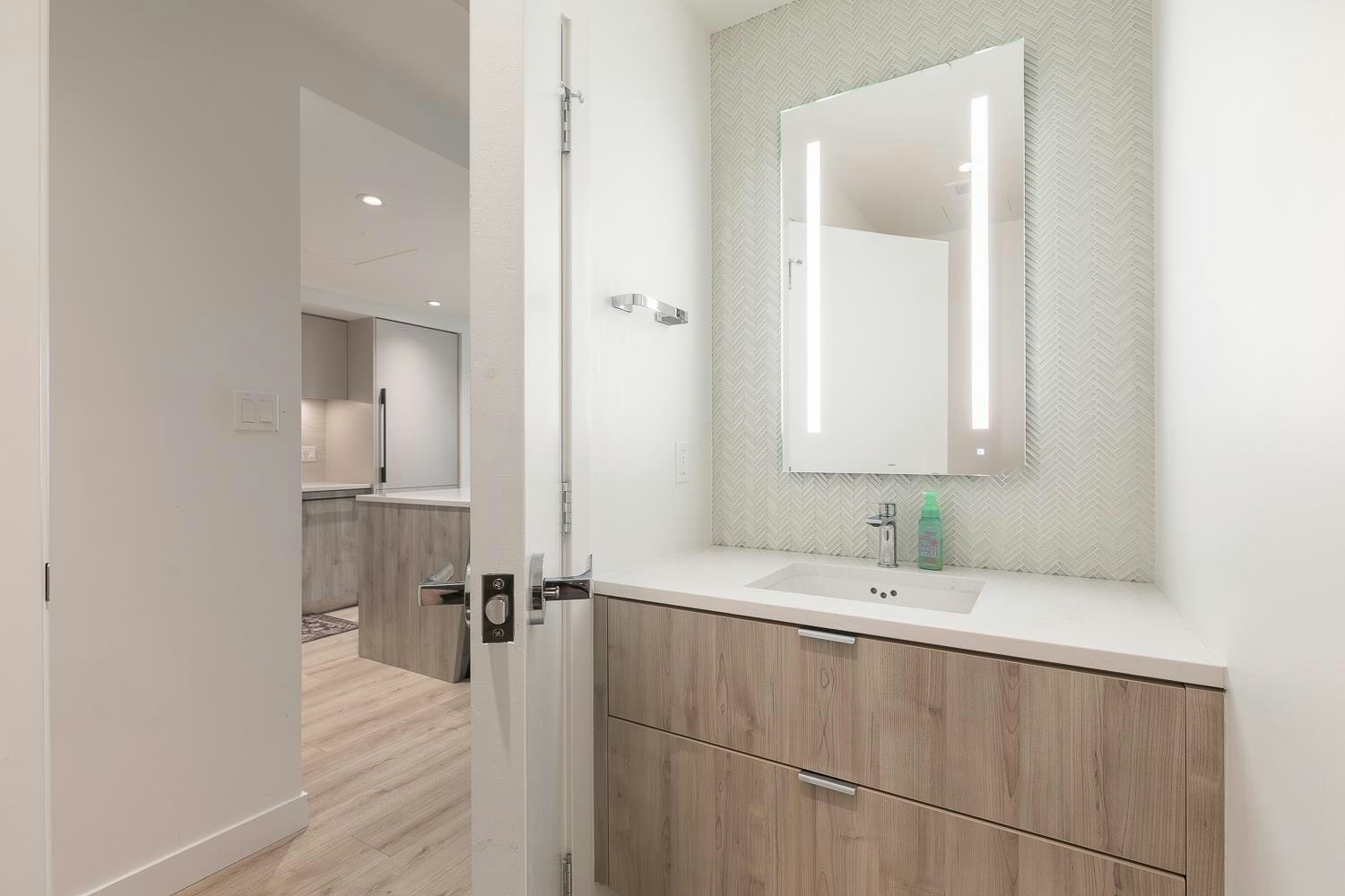 107-755 Harbourside Drive, North Vancouver, BC, V7P 0G1 - 10