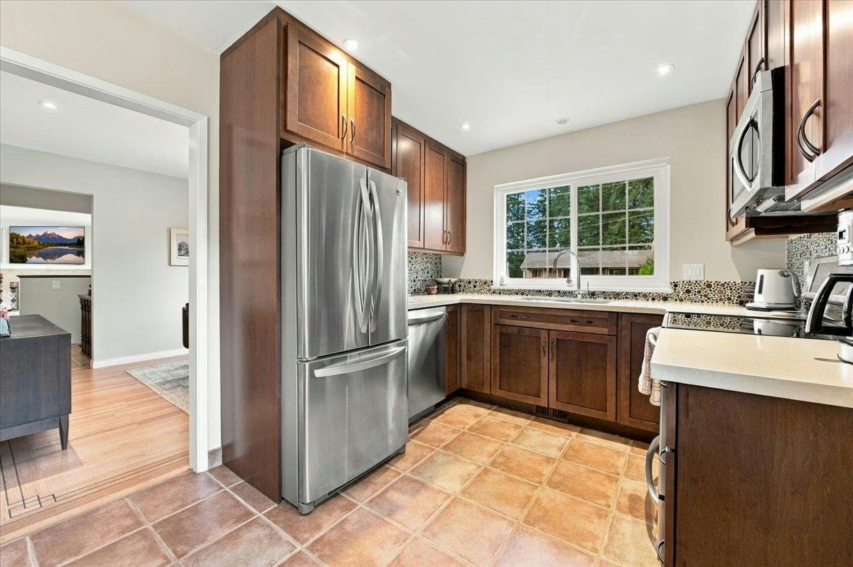 768 Browning Place, North Vancouver, BC, V7H 1W9 - 9