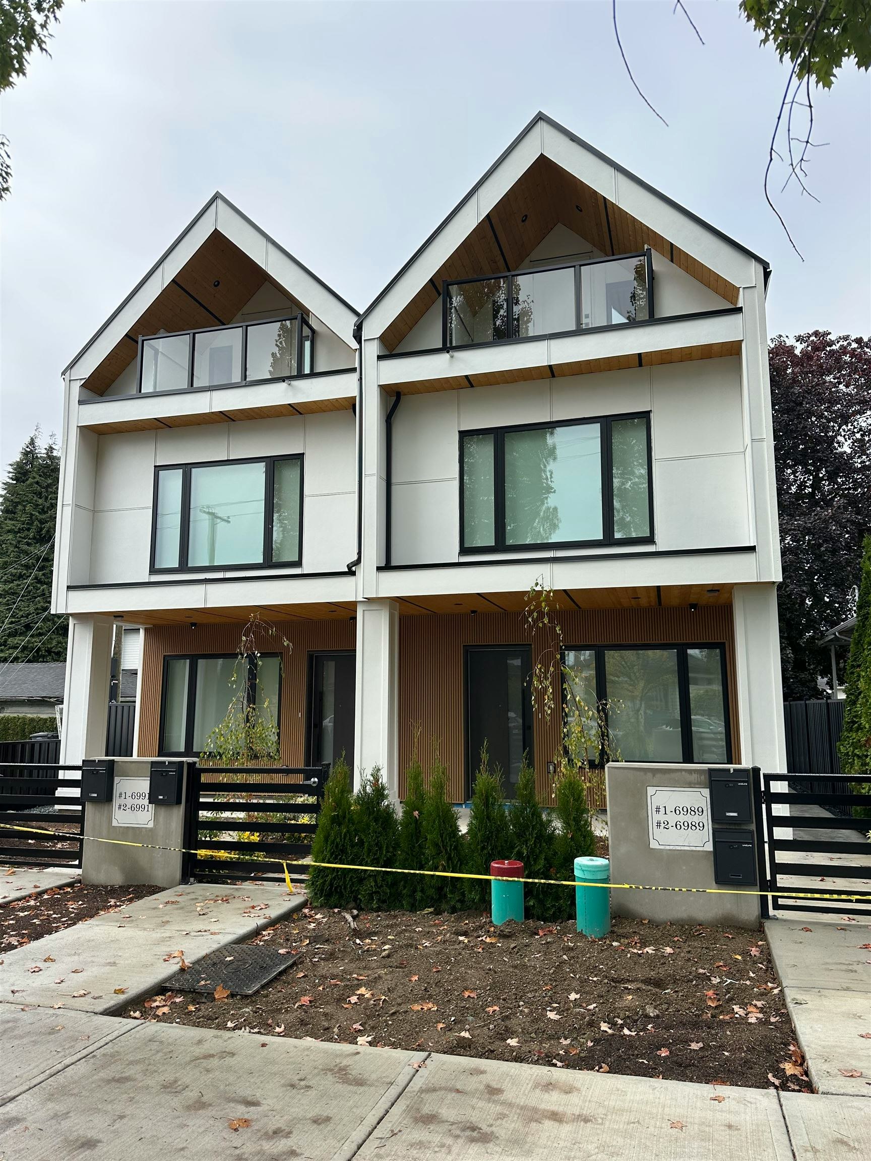 1-6989 Kerr Street, Vancouver, BC, V5X 2B3