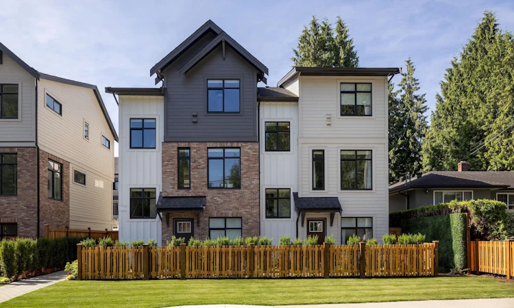 24-2150 Rindall Avenue