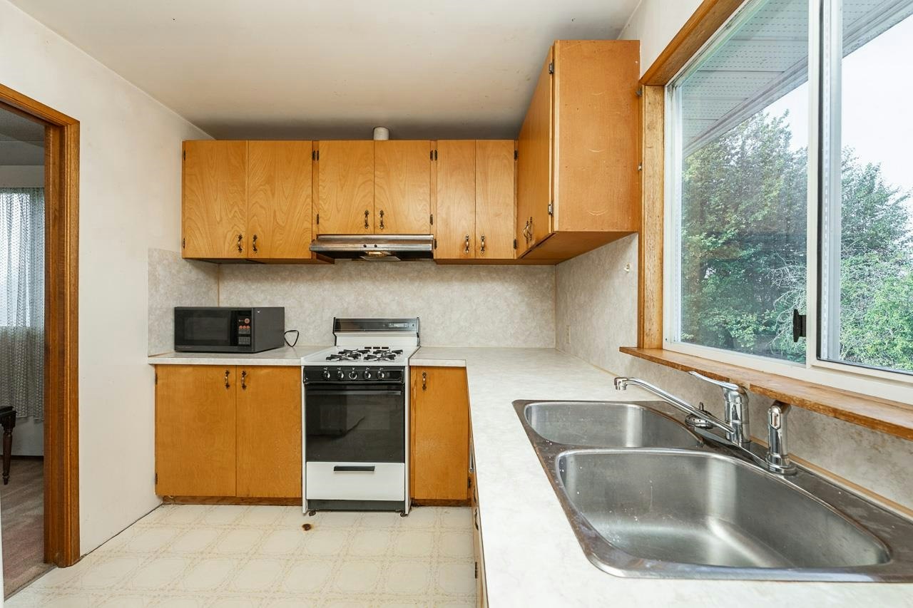 11525 125a Street, Surrey, BC, V3V 5A6 - 11