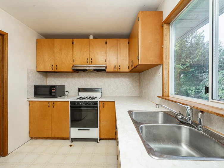 11525 125a Street, Surrey, BC, V3V 5A6 - 11