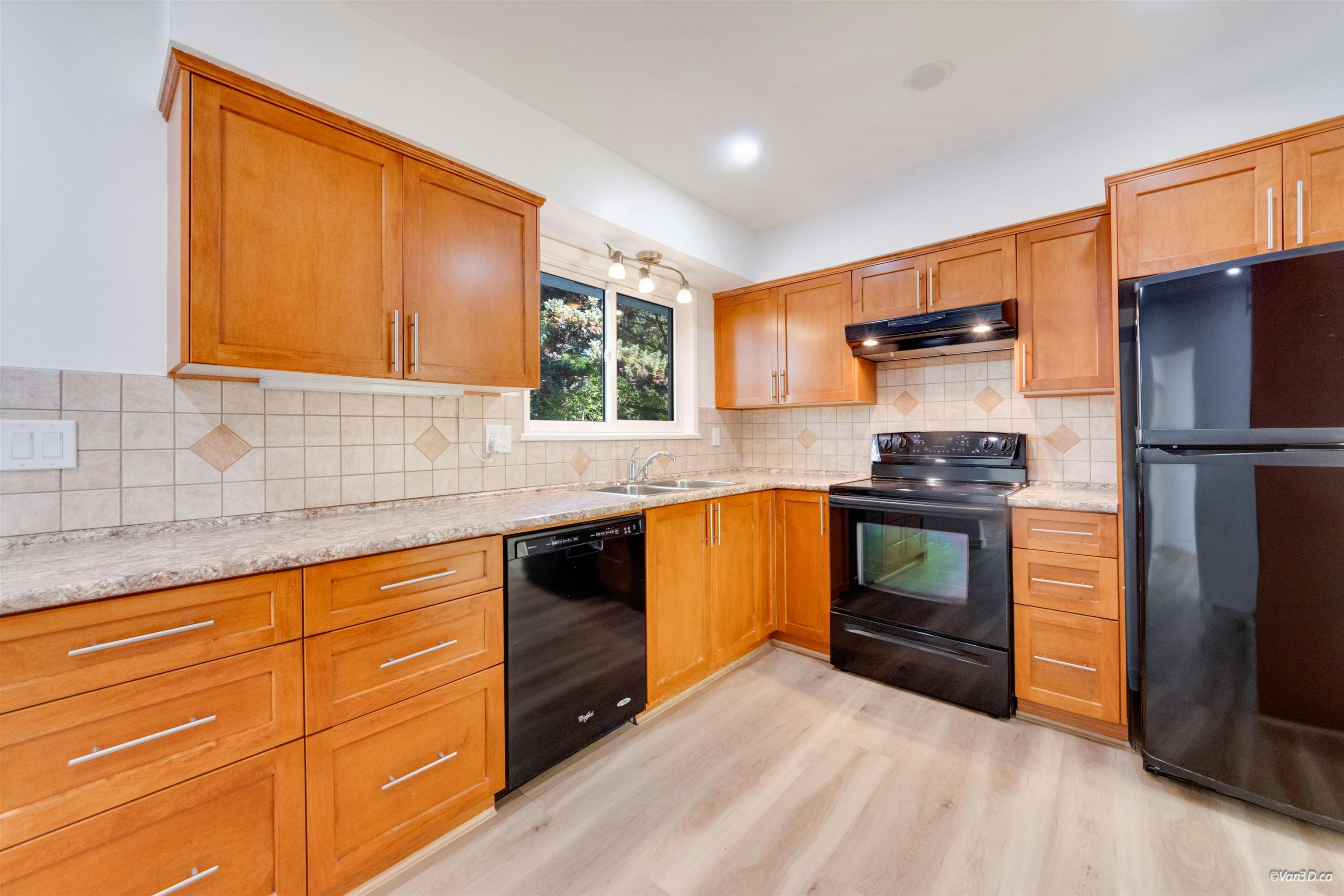 1418 Columbia Avenue, Port Coquitlam, BC, V3C 1C3 - 11
