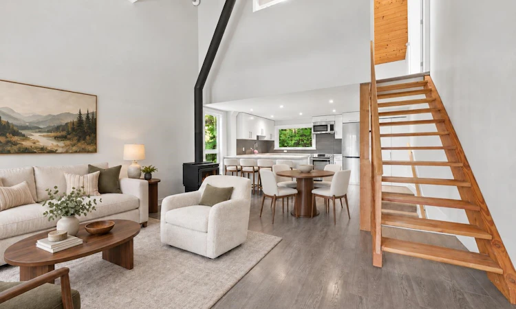 3015 Alpine Crescent
