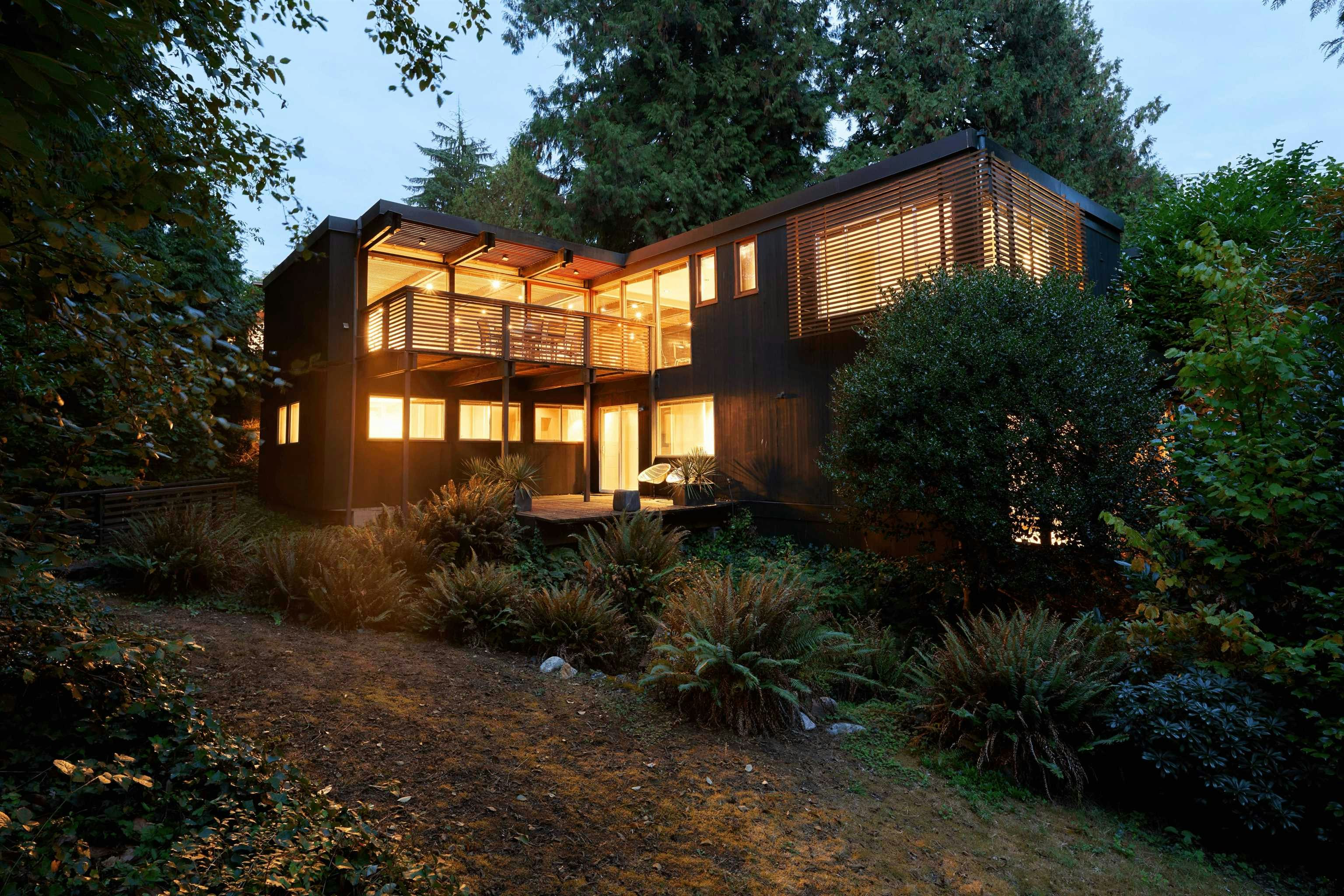 945 15th Street, West Vancouver, BC, V7T 2T3