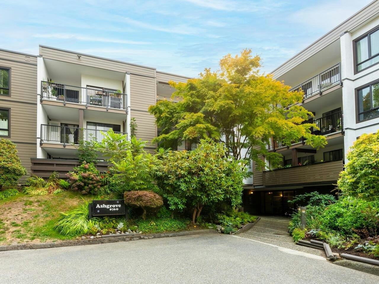 305-8760 No. 1 Road, Richmond, BC, V7C 4L5