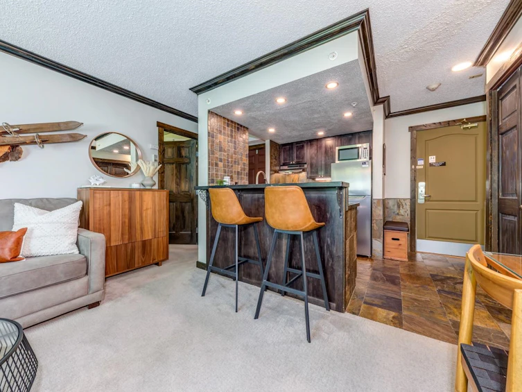 404-4809 Spearhead Drive, Whistler, BC, V8E 1E8 - 3