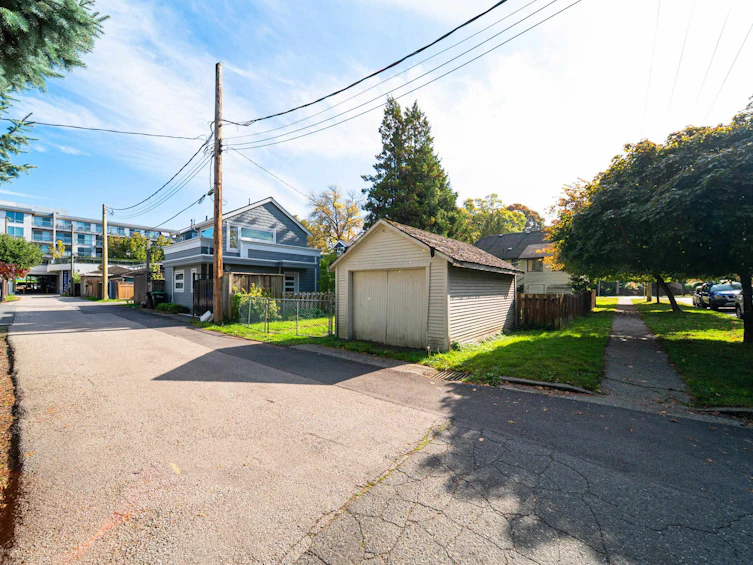 111 E 18th Avenue, Vancouver, BC, V5E 1E4 - 11