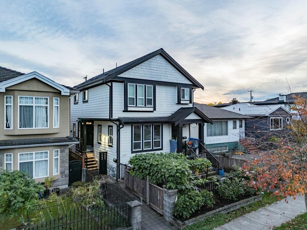 2216 Mannering Avenue, Vancouver, BC, V5N 3C4