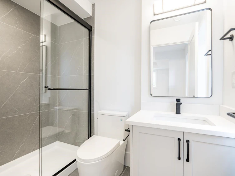 102-13711 16 Avenue, Surrey, BC, V4A 1P7 - 28
