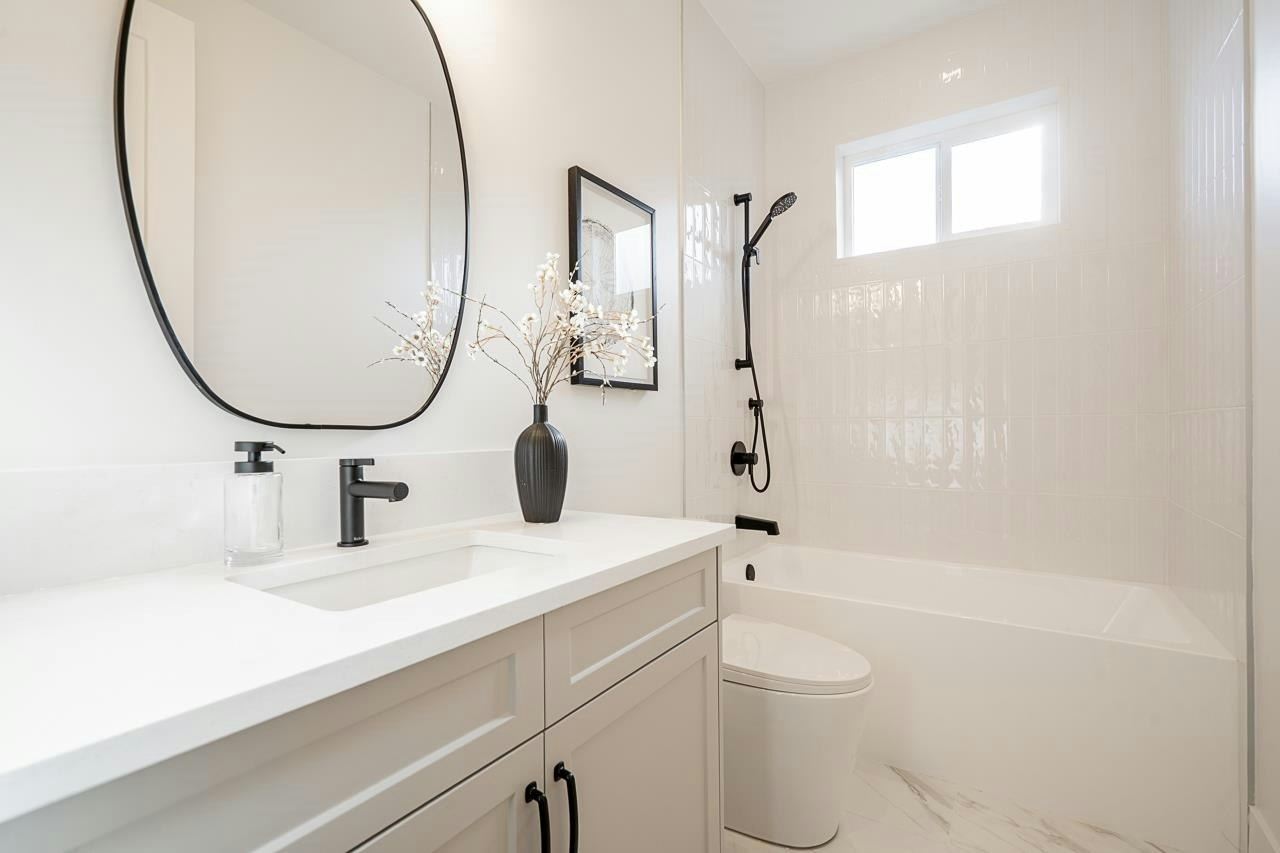 102-13711 16 Avenue, Surrey, BC, V4A 1P7 - 22