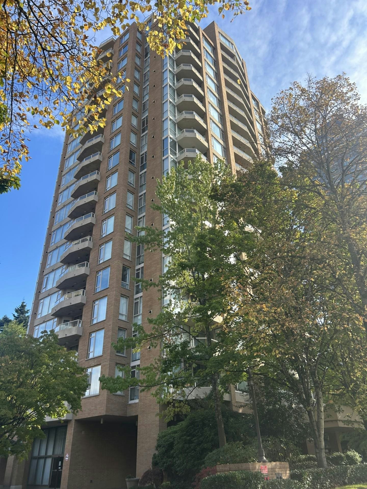 201-4689 Hazel Street, Burnaby, BC, V5H 4R6