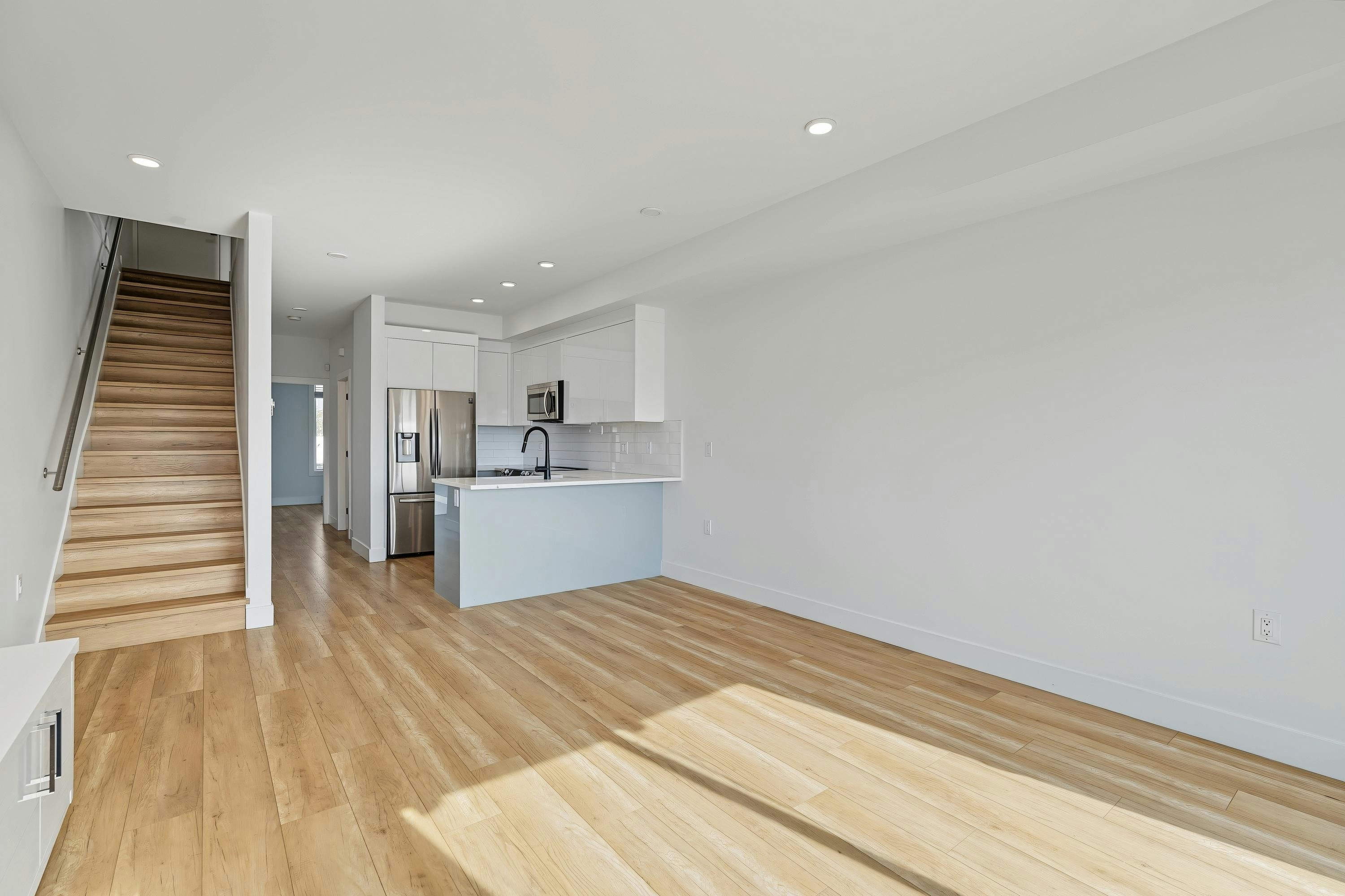 11-6288 Beresford Street, Burnaby, BC, V5J 1K2
