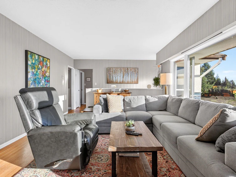 674 Blueridge Avenue, North Vancouver, BC, V7R 2J3 - 6