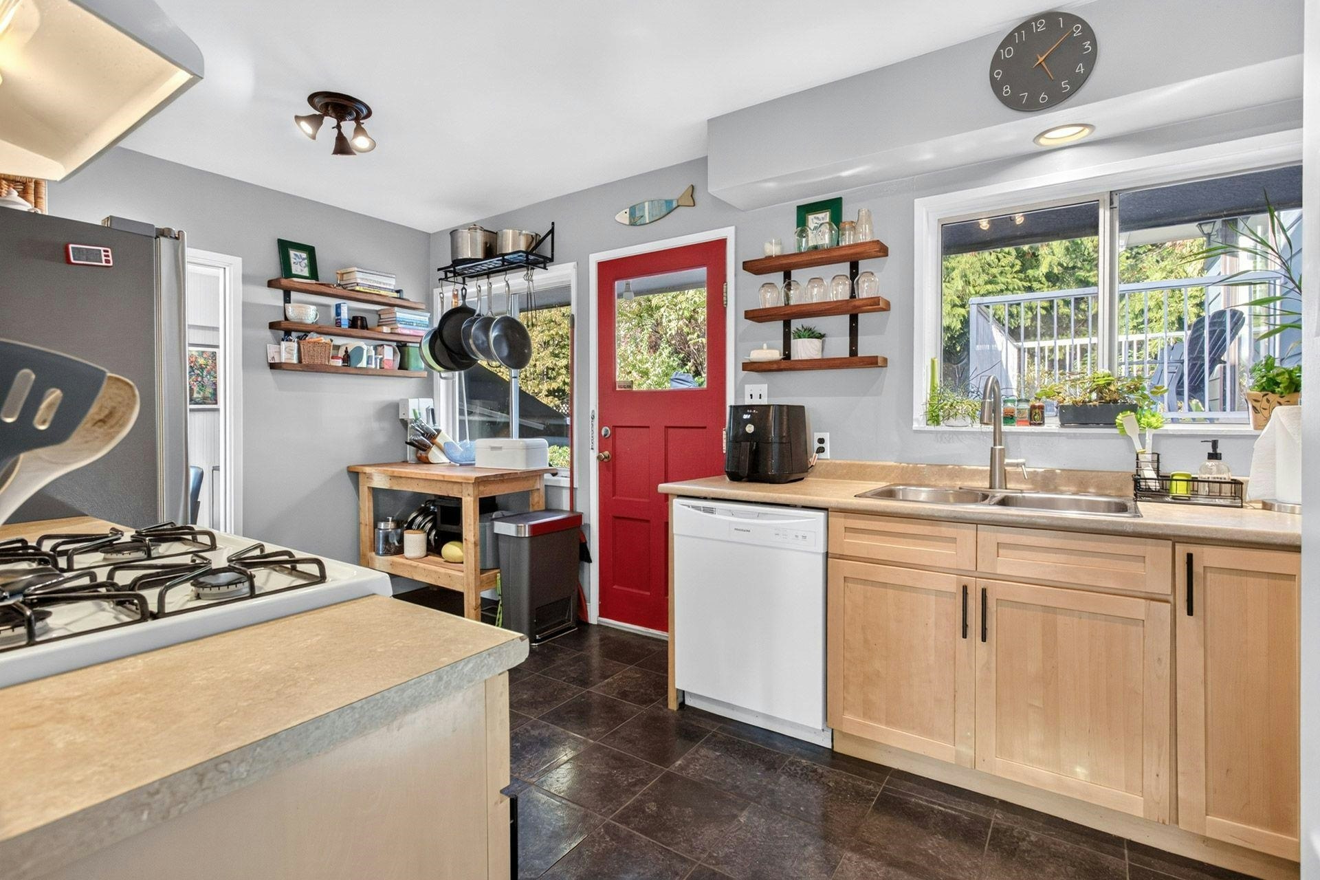 674 Blueridge Avenue, North Vancouver, BC, V7R 2J3 - 9