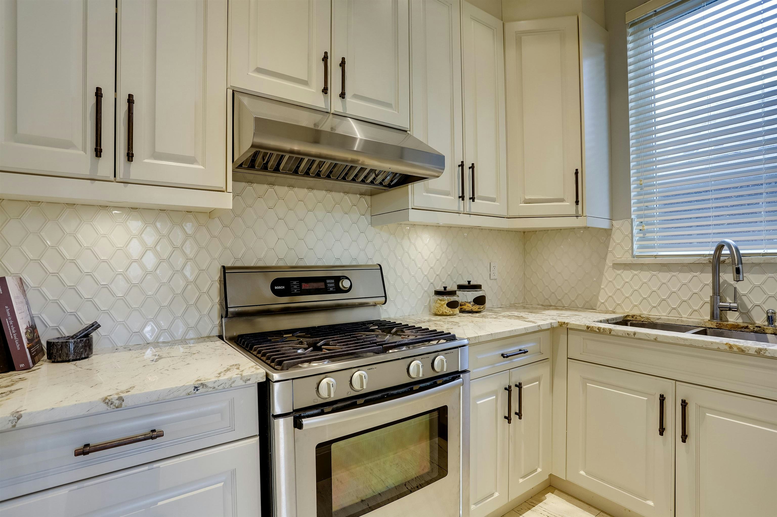 3760 W 17th Avenue, Vancouver, BC, V6S 1A2 - 13