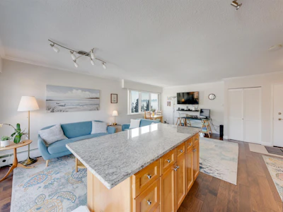 403-1845 Bellevue Avenue - 5