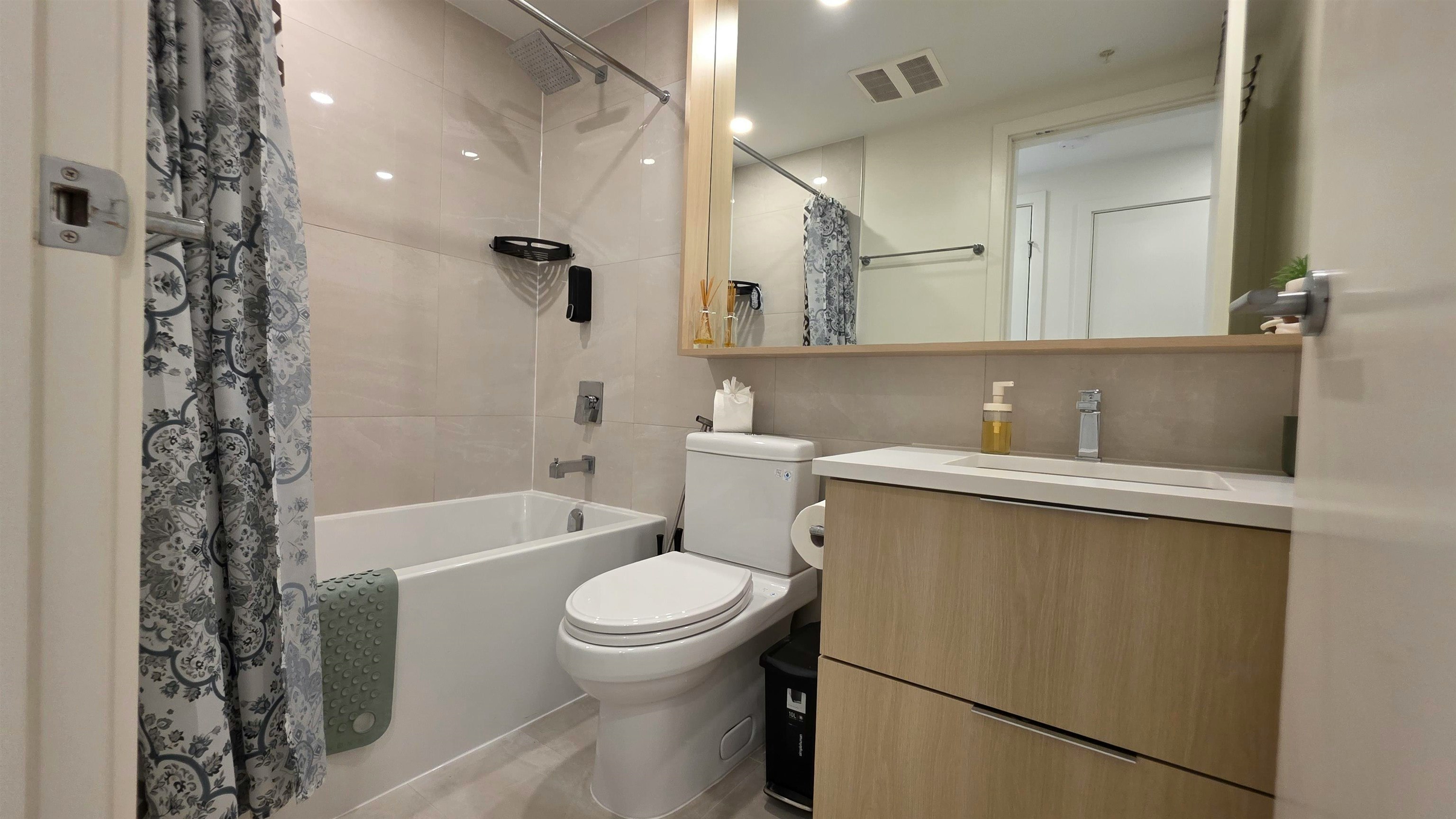 1403-13318 104 Avenue, Surrey, BC, V3T 0R2 - 11