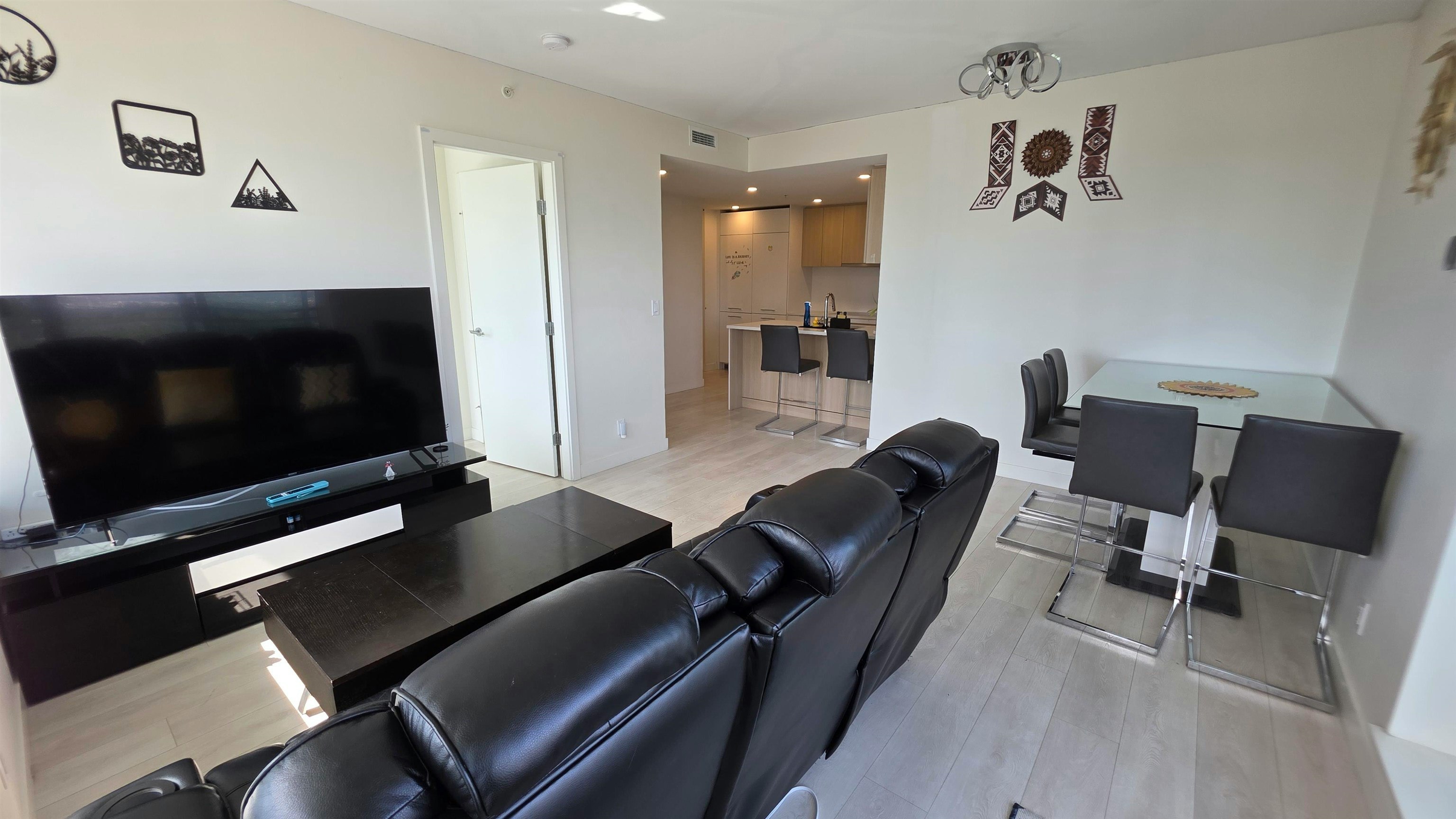 1403-13318 104 Avenue, Surrey, BC, V3T 0R2 2