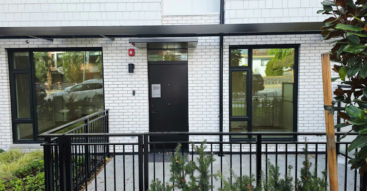 189-5433 Oak Street, Vancouver, BC, V6M 0G4 - 2
