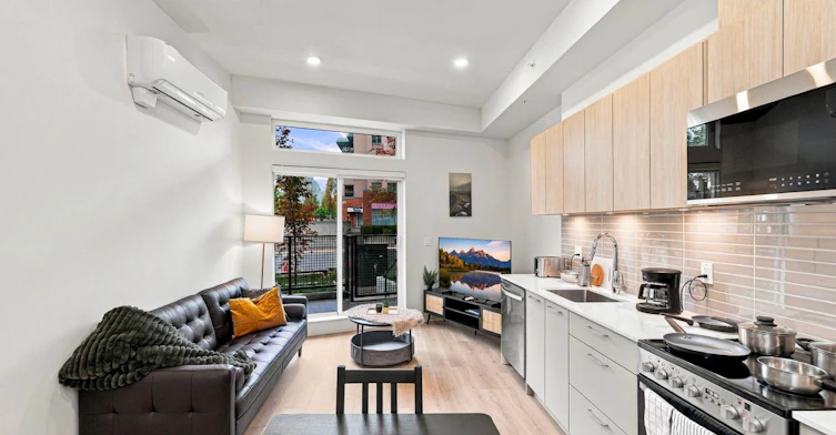 111-1529 Oxford Street, North Vancouver, BC, V7J 0G2