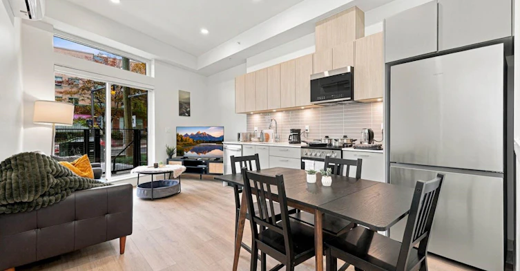 111-1529 Oxford Street, North Vancouver, BC, V7J 0G2 - 2
