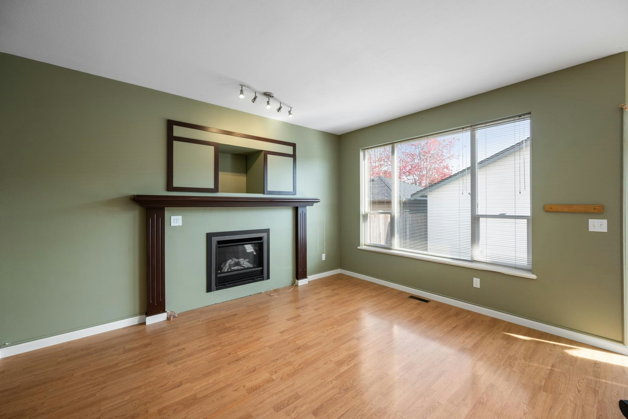 8692 207 Street, Langley, BC, V1M 3X4 - 12