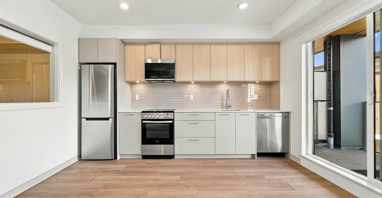 502-1529 Oxford Street, North Vancouver, BC, V7J 0G2 - 2