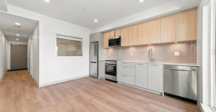 502-1529 Oxford Street, North Vancouver, BC, V7J 0G2 - 3