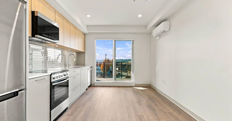 512-1529 Oxford Street, North Vancouver, BC, V7J 0G2