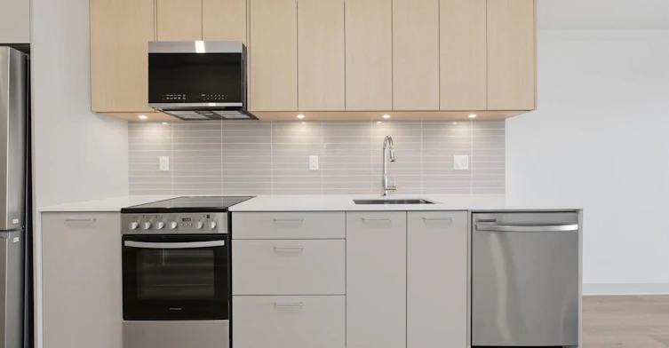 424-1529 Oxford, North Vancouver, BC, V7J 0G2 - 11