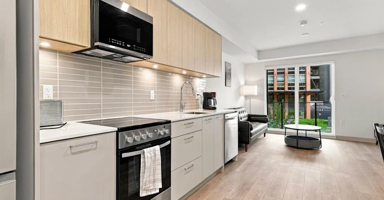224-1529 Oxford, North Vancouver, BC, V7J 0G2 - 2