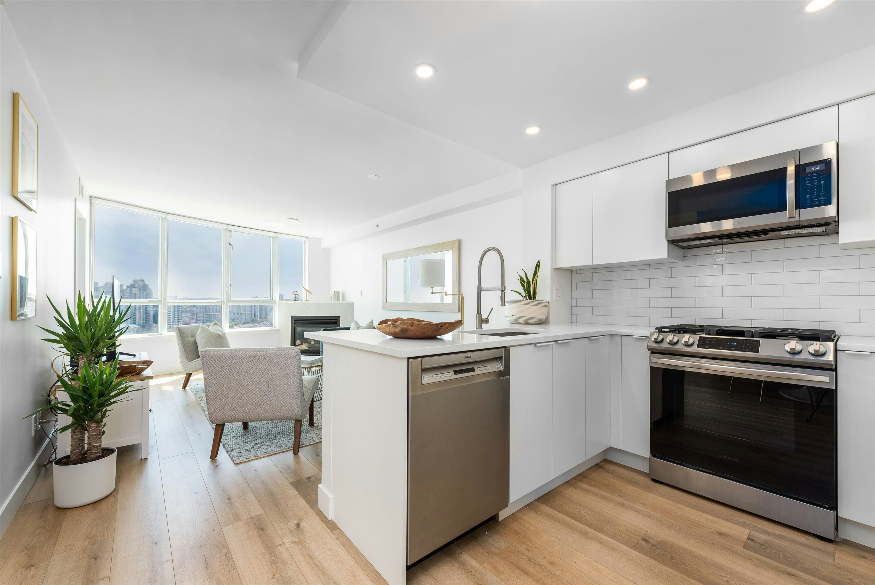 2208-63 Keefer Place, Vancouver, BC, V6B 6N6 - 2
