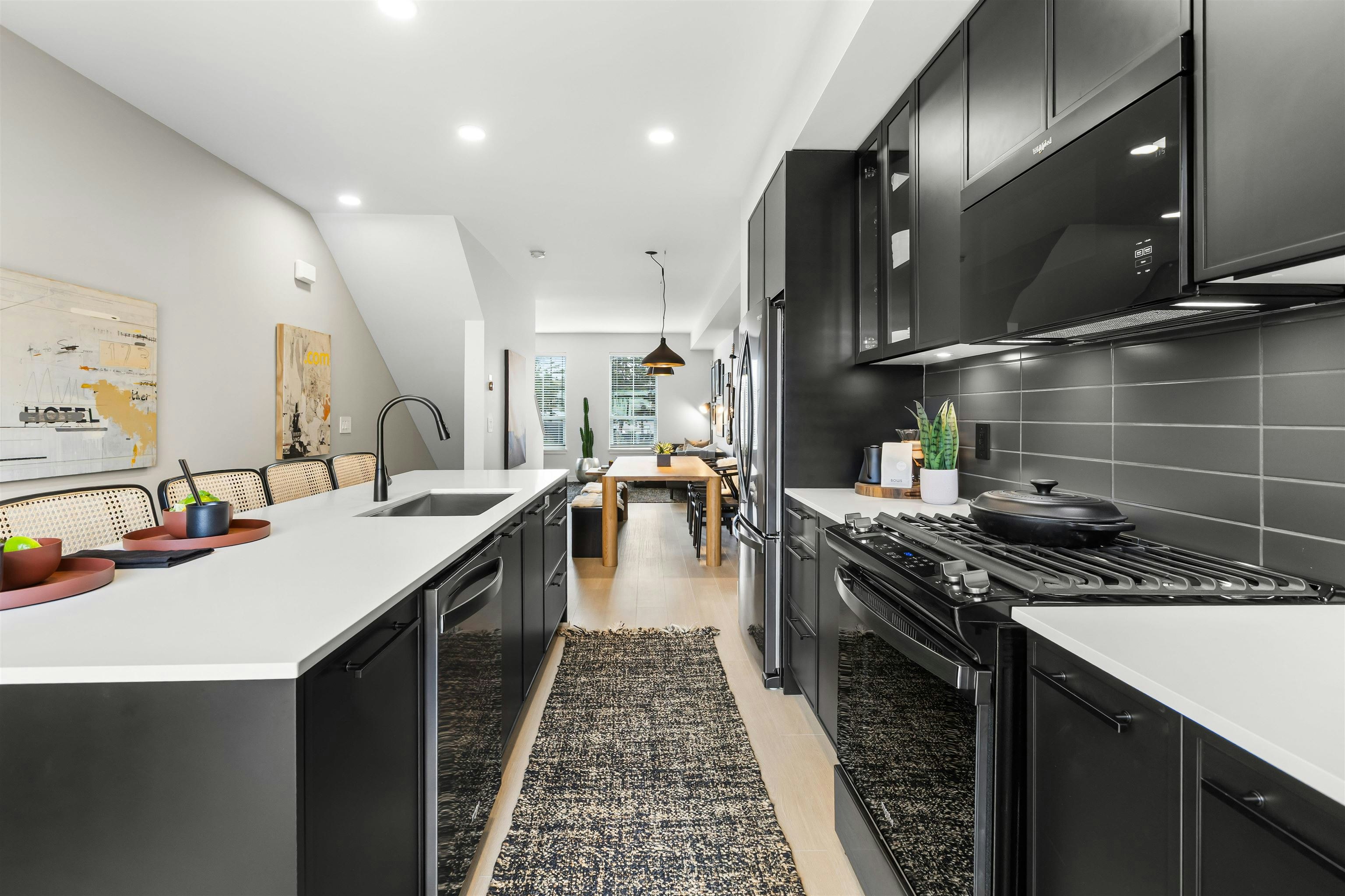 48-2891 Montrose Avenue - 3