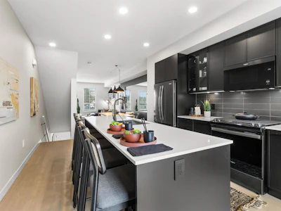 48-2891 Montrose Avenue - 5