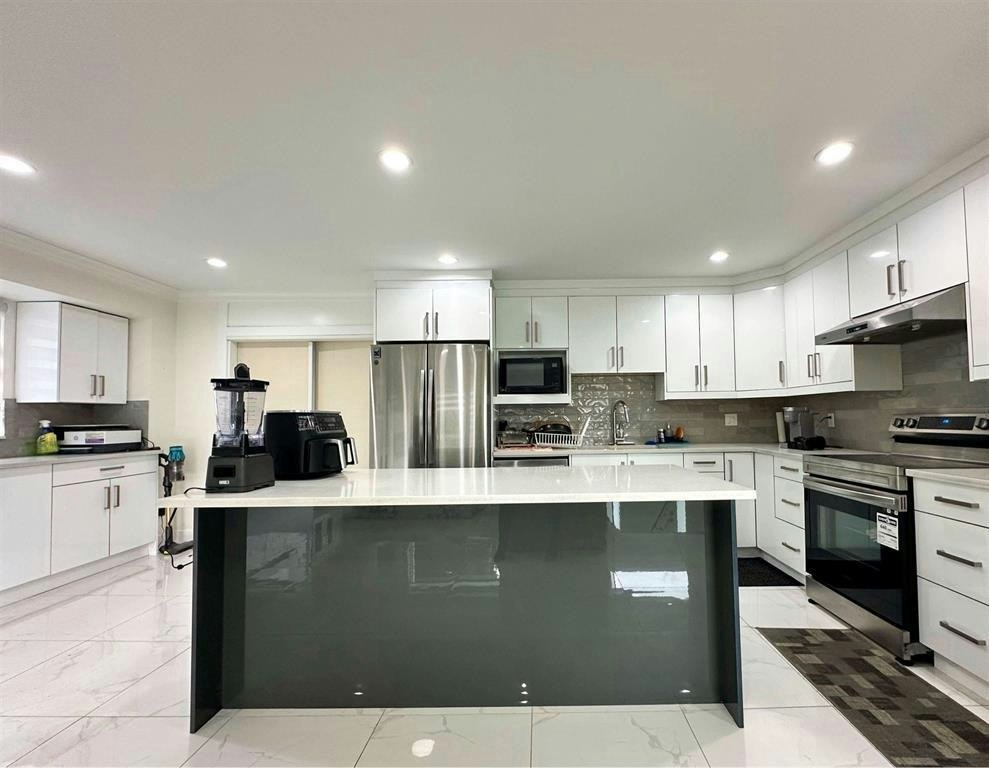 13017 64 Avenue, Surrey, BC, V3W 1X8
