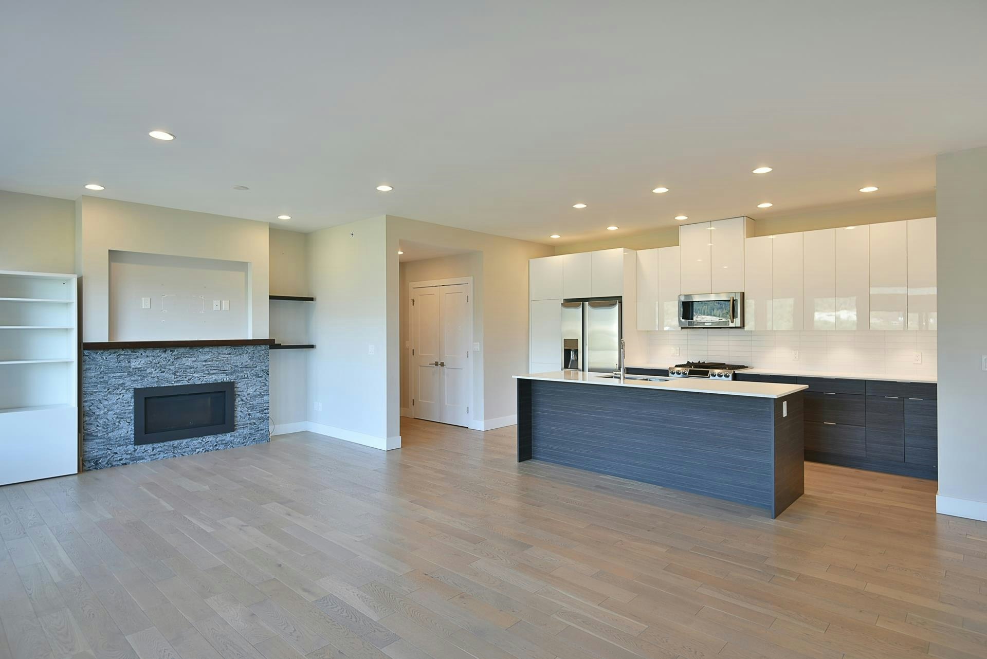 303-5780 Marine Way, Sechelt, BC, V7Z 0L8