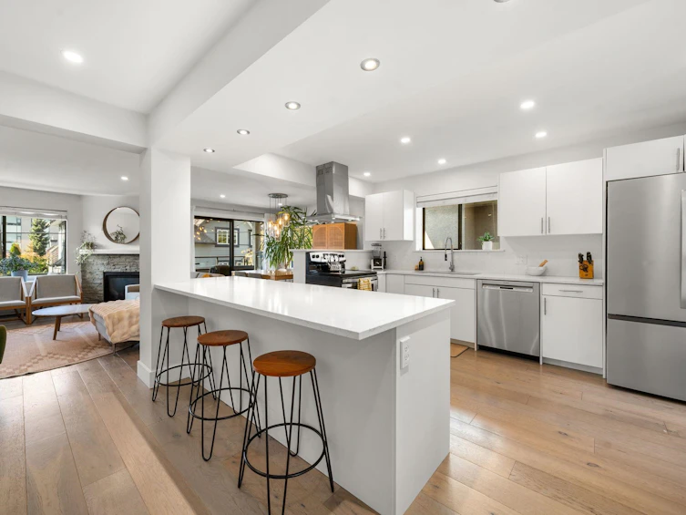 19-2133 St George's Avenue, North Vancouver, BC, V7L 3K5